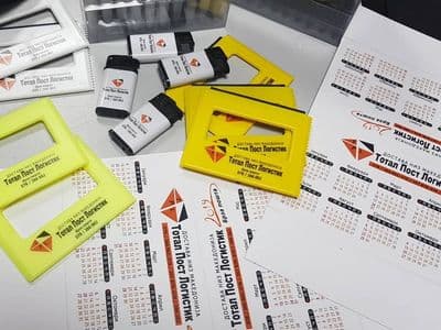 Печатени џебни календари и жолти магнетни рамки