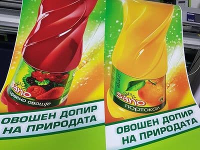 Постери во голем формат со шишиња сок